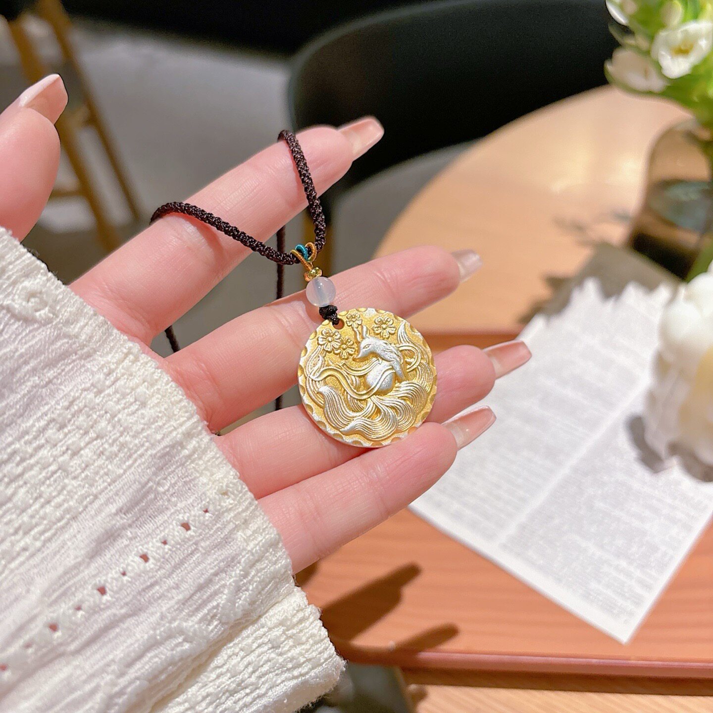 足银999.9古法描金九尾狐银吊坠