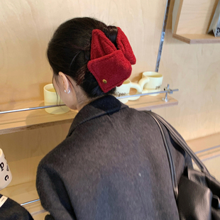 质感毛呢金标三角形抓夹显发量后脑勺发抓贝壳鲨鱼夹发卡高级感女