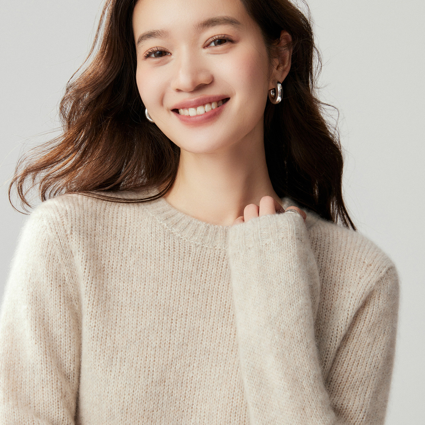 简约风山羊绒衫女圆领套头毛衣七针加厚宽松打底衫秋冬花纱针织衫