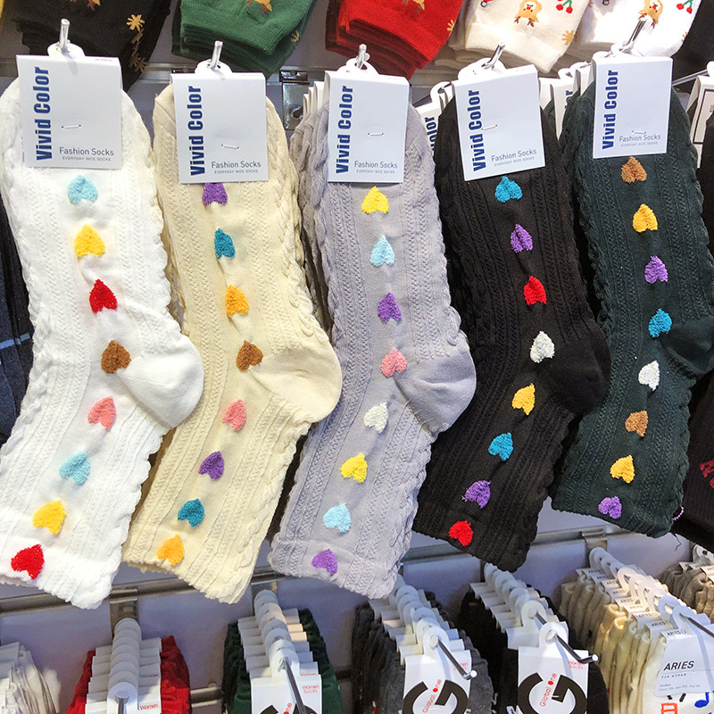 韩国袜子vivid color浮雕植绒小桃心女生棉袜学院风中筒长袜5131