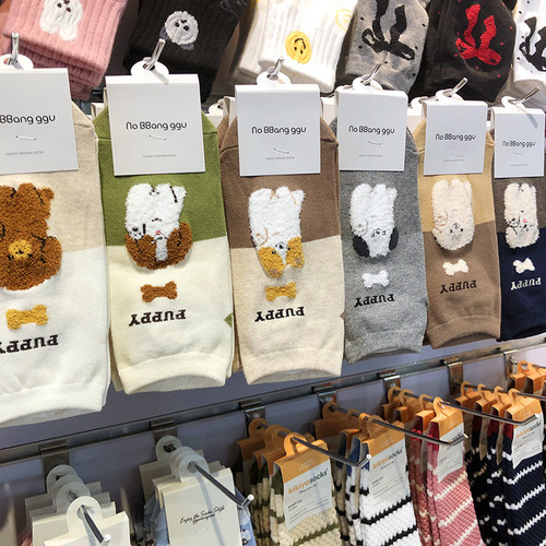 韩国进口女袜可爱狗狗棉袜拼色宽条纹女生平口中筒袜小熊袜子9240
