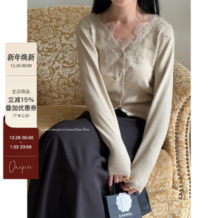 高级温柔法式 洛可小姐 Atelier 蕾丝拼接V领针织上衣 现货