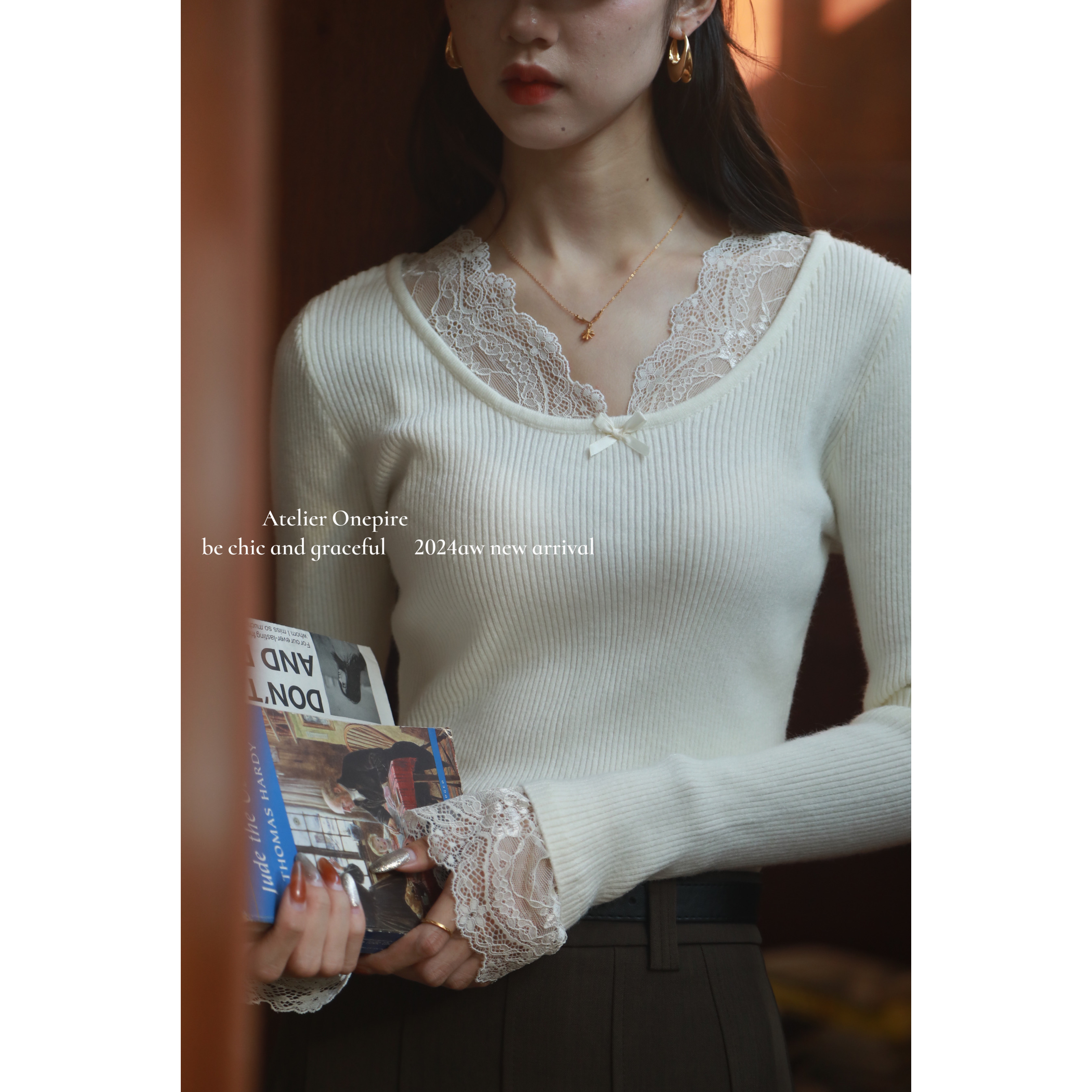 蕾丝拼接长袖打底针织上衣