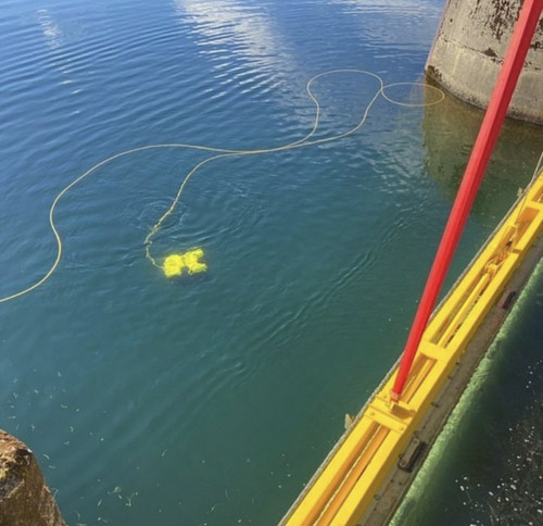 50KG推力海水工业级水下机器人最大潜水深度500米岸基供电地面站