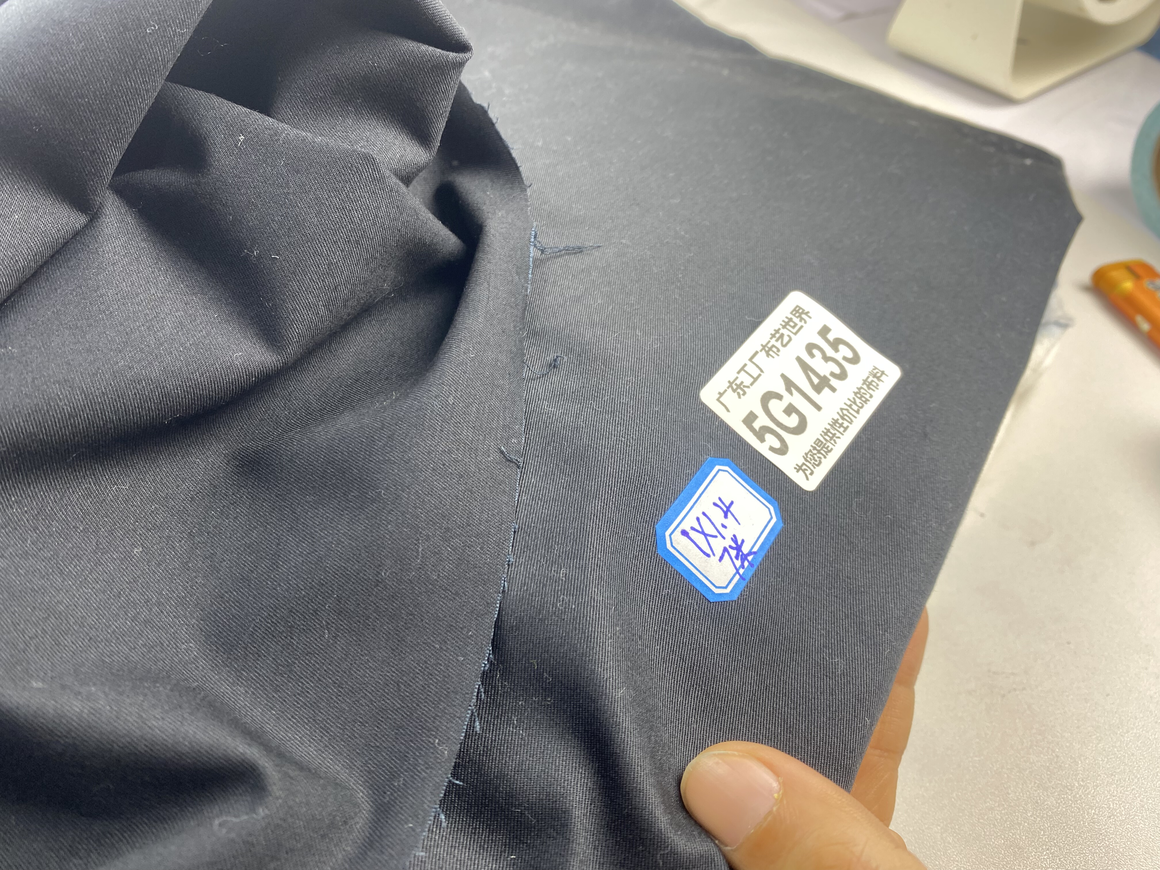 一米价0.74斤30元邮5G1435宽1.4某李某宁纯棉细斜纹纱卡面料连裁