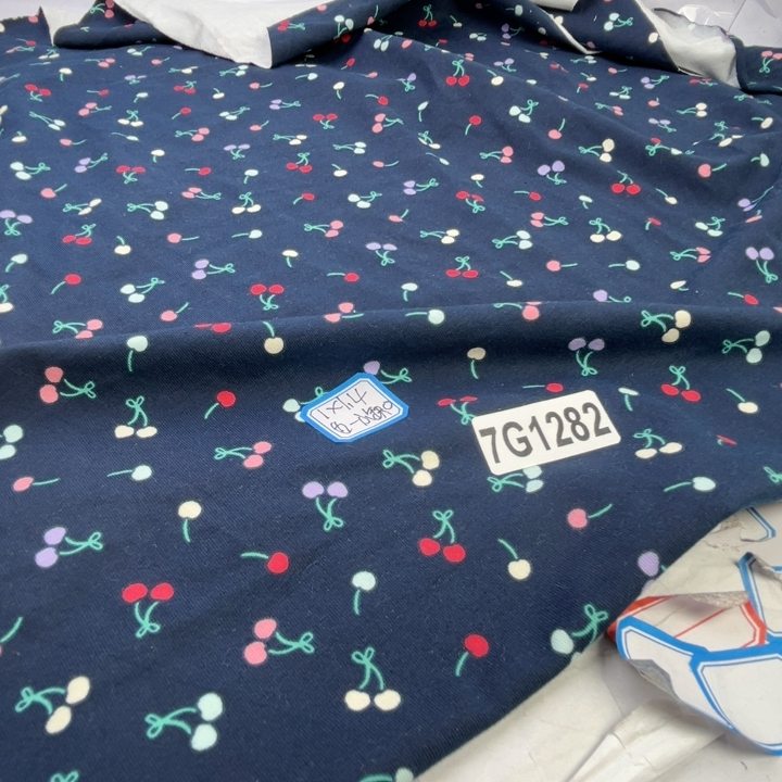 30元包邮7G1282德永家品牌纯棉单面印花莱卡针织有小缺1x1.4m