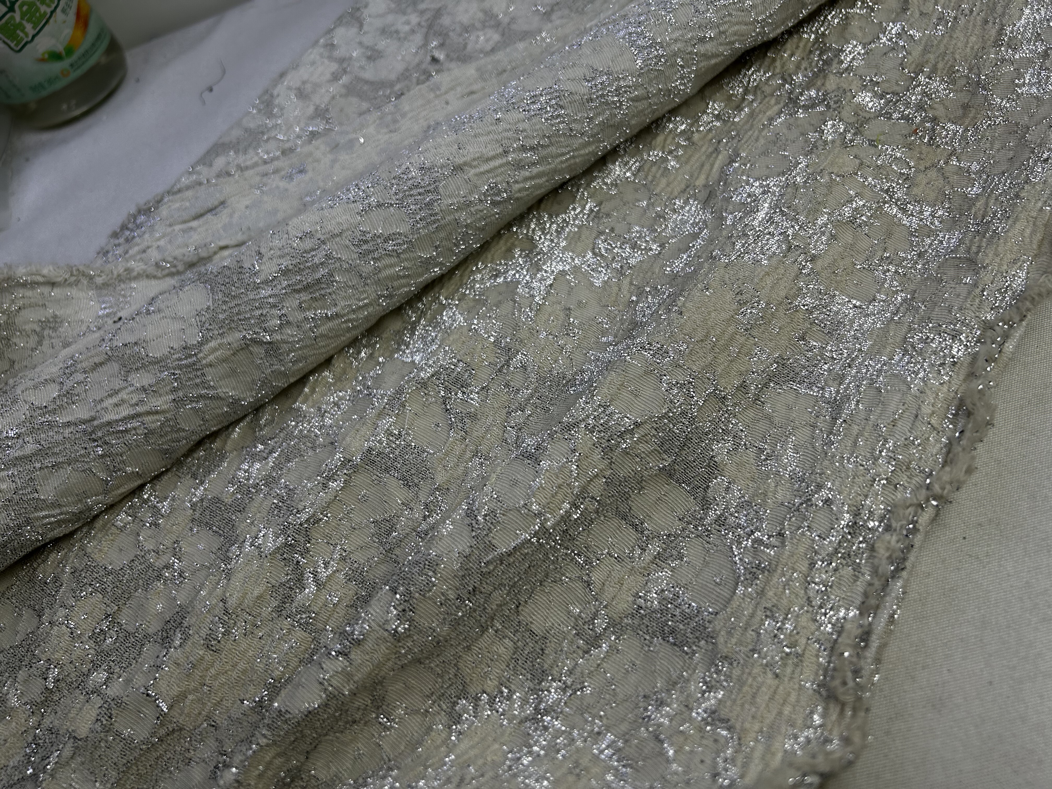 一米价30元邮5G0979宽1.1米涤棉提花色织面料带银线多拍连裁