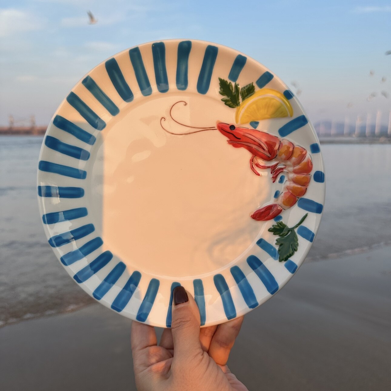 An手绘虾陶瓷盘浮雕餐碟家用点心盘装饰摆盘