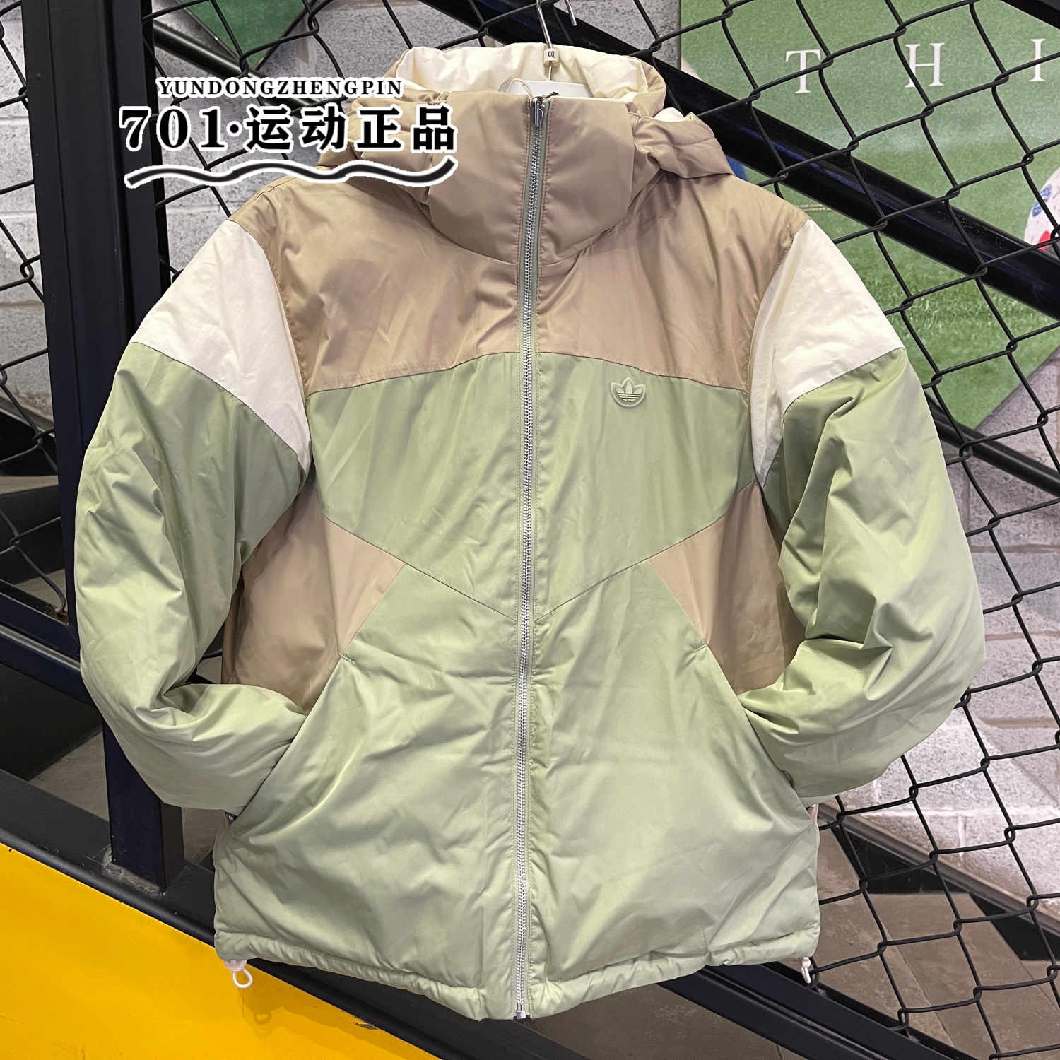 阿迪达斯三叶草男女双面穿羽绒服