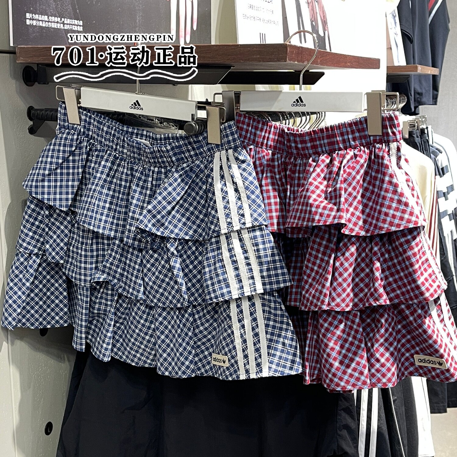 adidas三叶草女子格纹蛋糕裙三条杠时尚百搭百褶裙KU9399 KU9398