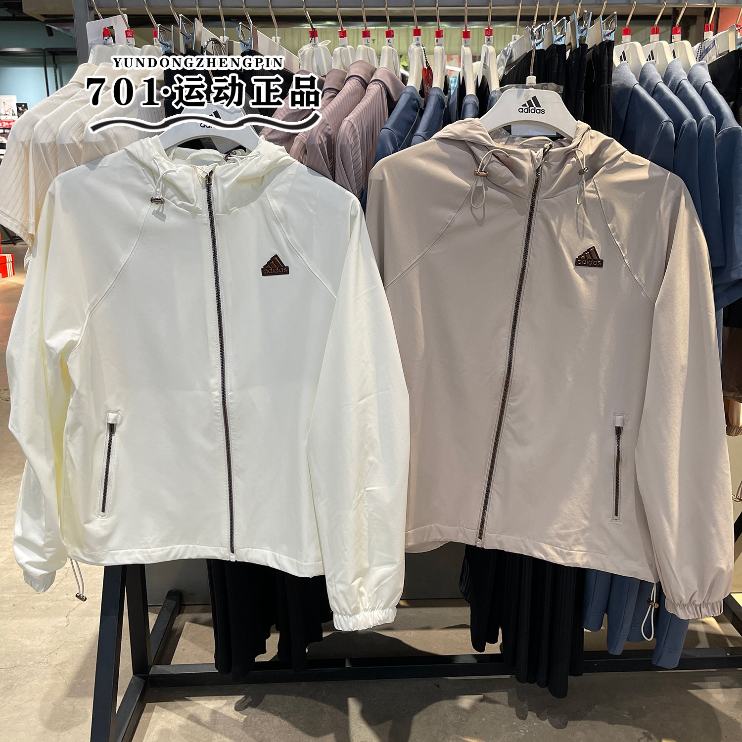 阿迪达斯女子连帽运动外套