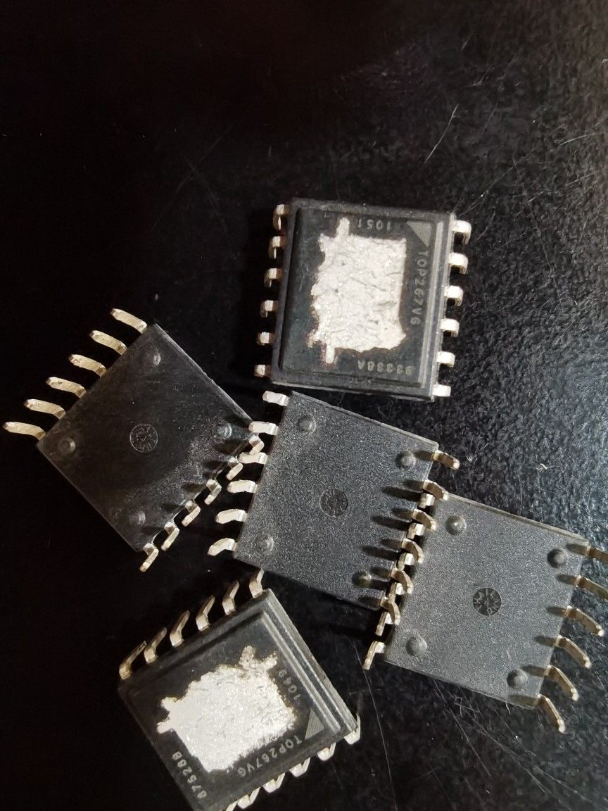 TOP267VG 大12脚直插 J0378