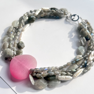 原创  天然灰月光拒马河爱心粉琉璃项链颈链monies风个性小众设计