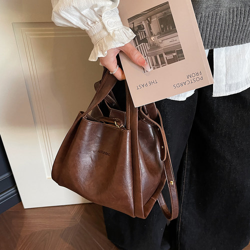 高级质感大容量水桶包女复古手提