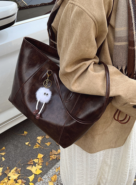 秋冬棕色大容量包包女士2026新款时尚百搭单肩包高级感通勤托特包
