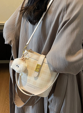 高级感手提包包女士2026新款时尚单肩斜挎包百搭好看水桶包通勤包