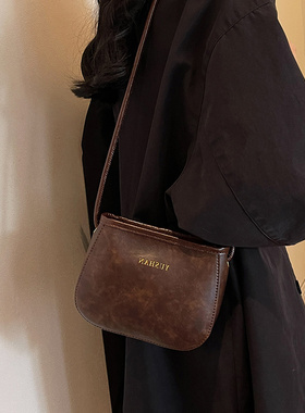 今年流行小包包女2026新款秋冬时尚百搭单肩斜挎包复古小众水桶包