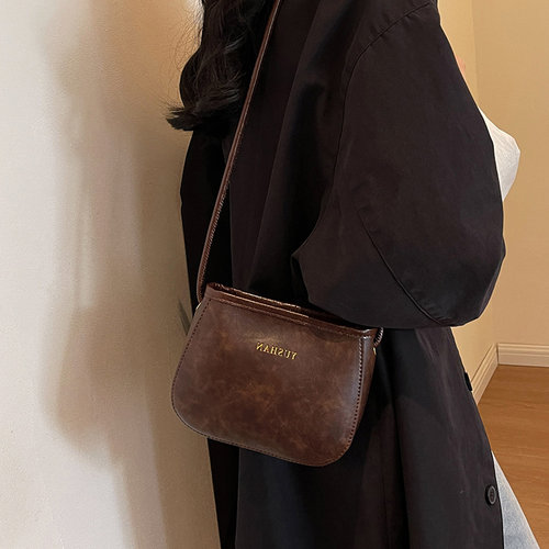 今年流行小包包水桶包