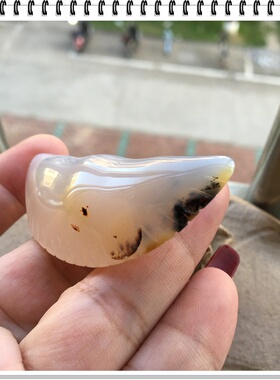 象形俏色玛瑙复古原石吊坠