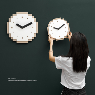 饰时钟 装 Mandelda免打孔创意像素钟表客厅家用挂钟时尚 2025新款