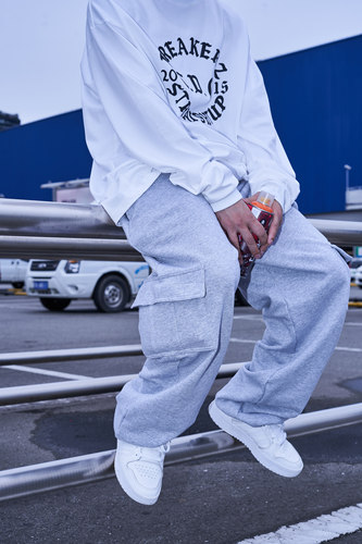 灰色工装长裤卫裤SBKZ