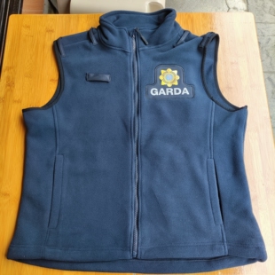纯原公发爱尔兰GARDA警局男女同款抓绒开衫保暖马甲背心发光夜视