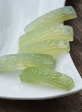 天然无优化岫玉花牌双孔手牌吊坠