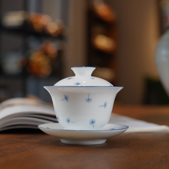 甜白手绘蒲公英青花瓷薄胎陶瓷小号三才盖碗茶碗茶具陶瓷不烫手图片