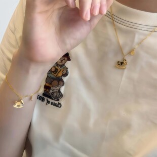 格调小红书爆款精致高级感实心马年小木马吊坠手链设计感链毛衣链