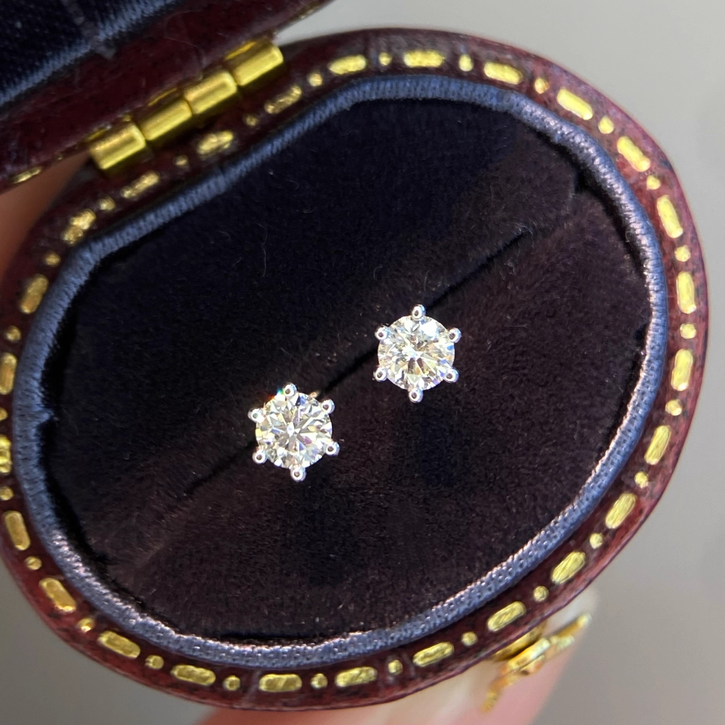 天然钻石六爪螺丝耳钉18K金耳饰女高级感轻奢时尚螺丝款