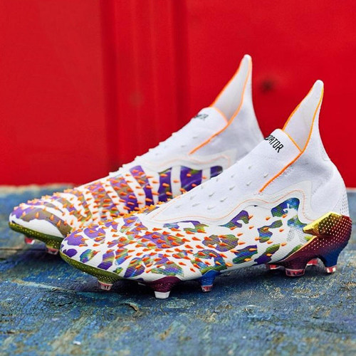 猎鹰21代FREAK+FG无鞋带足球鞋