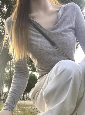 夏季灰色修身正肩V领T恤女早薄款长袖内搭衣紧身辣妹内搭显0412d