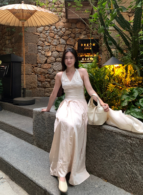 Floating 大女主风 拼接挂脖收腰无袖连衣裙女法式气质度假风长裙