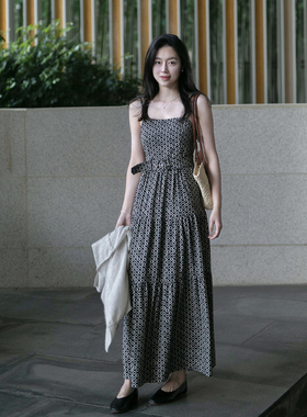 Floating 书卷气 几何印花复古高级度假裙女气质收腰吊带连衣裙