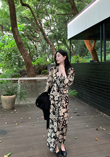 FLOATING 简雅赫本风法式黑白雾生花v领长裙女气质裹身收腰连衣裙