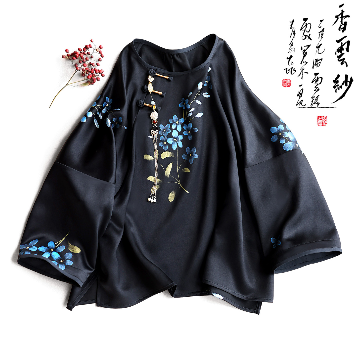 云澍原创 手绘素绉缎香云纱新中式复古盘扣圆领宽松T恤上衣茶服女