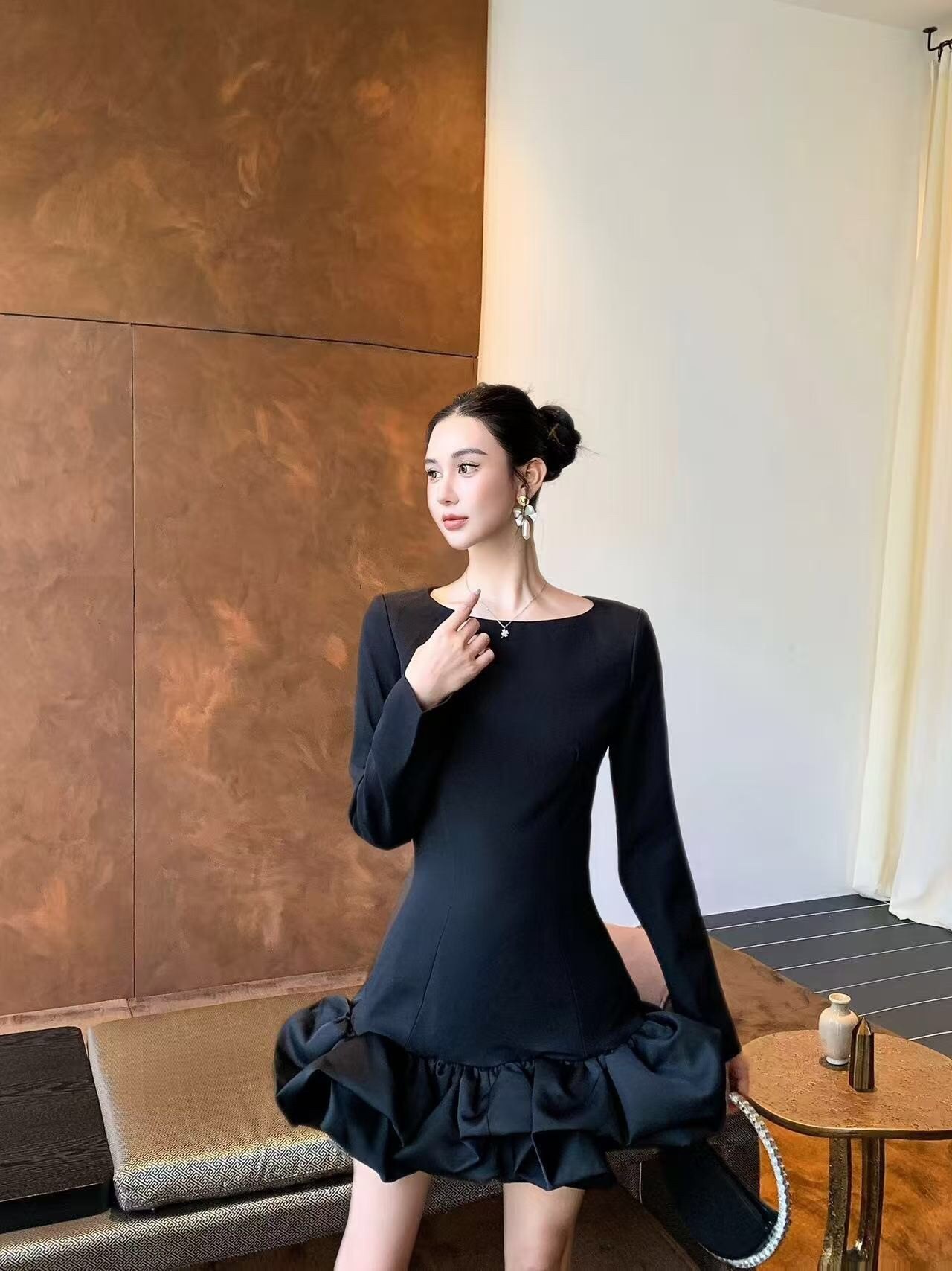 2025春装新款女装名媛复古褶皱花瓣裙修身显瘦芭蕾风花苞连衣裙