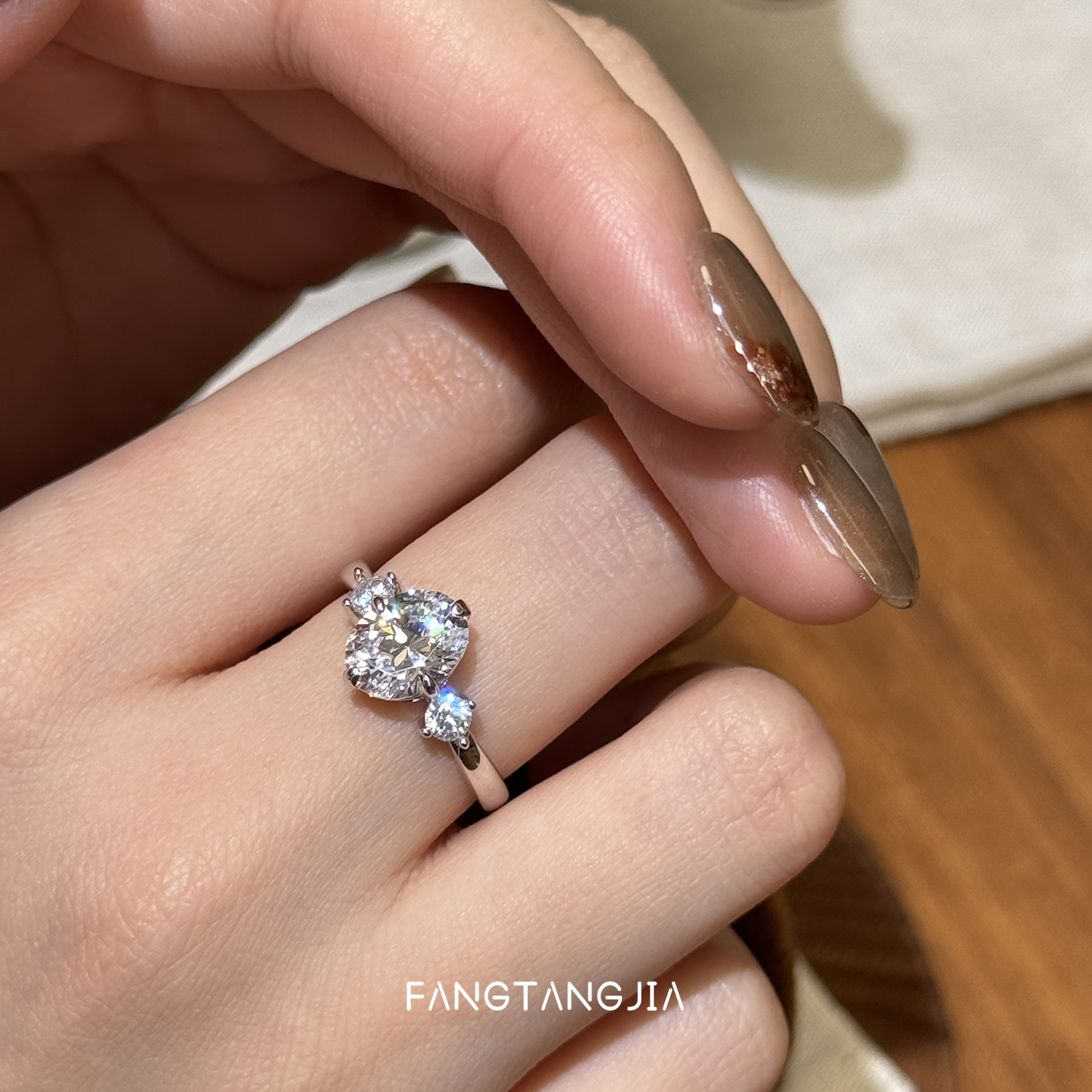 方糖家 2克拉鸽子蛋爆闪轻奢椭圆高碳钻纯银戒指高级感指环女款