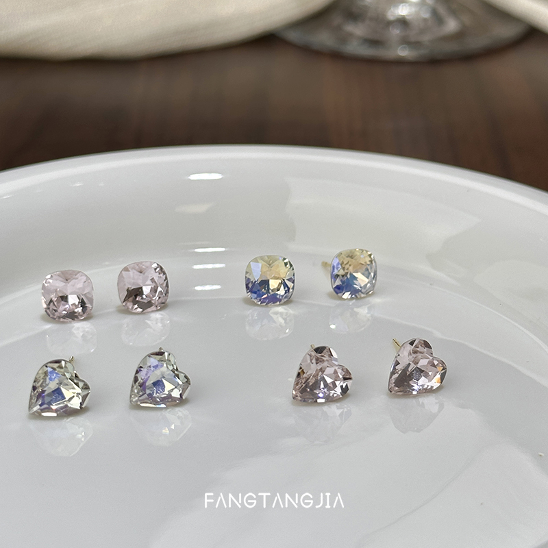 方糖家轻奢精致爱心方形水钻耳钉