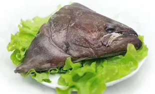 舟山野生深海碟鱼头新鲜水产大鸦片鱼头冷冻格陵兰比目鱼头6-8两