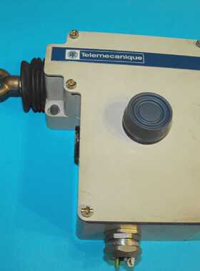 TelemecaniqueXY2CE2A270.紧急停止绳拉开关XY2CE2A270二手