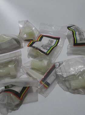 LOT OF  8 WDP102 1094047 500133842 BOLT HXHD NYL 5811 X 1.00
