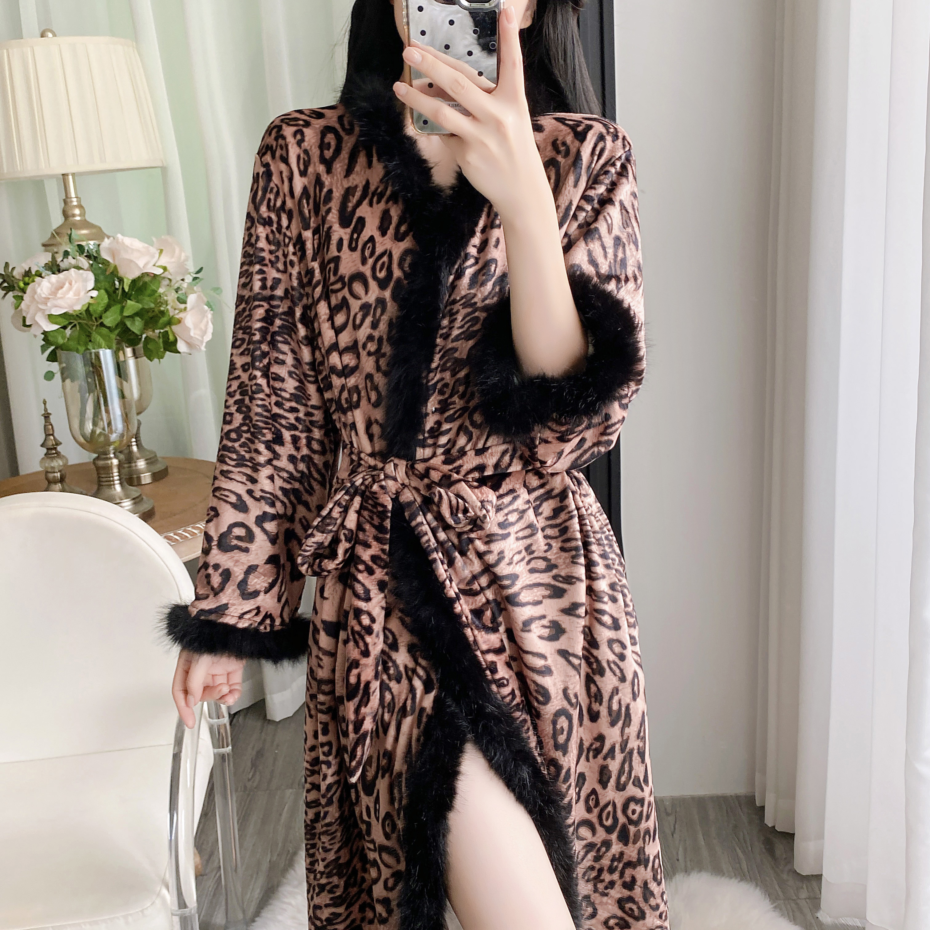2025秋冬季新款睡衣女士豹纹海岛绒长袖睡袍长款性感家居服高级感
