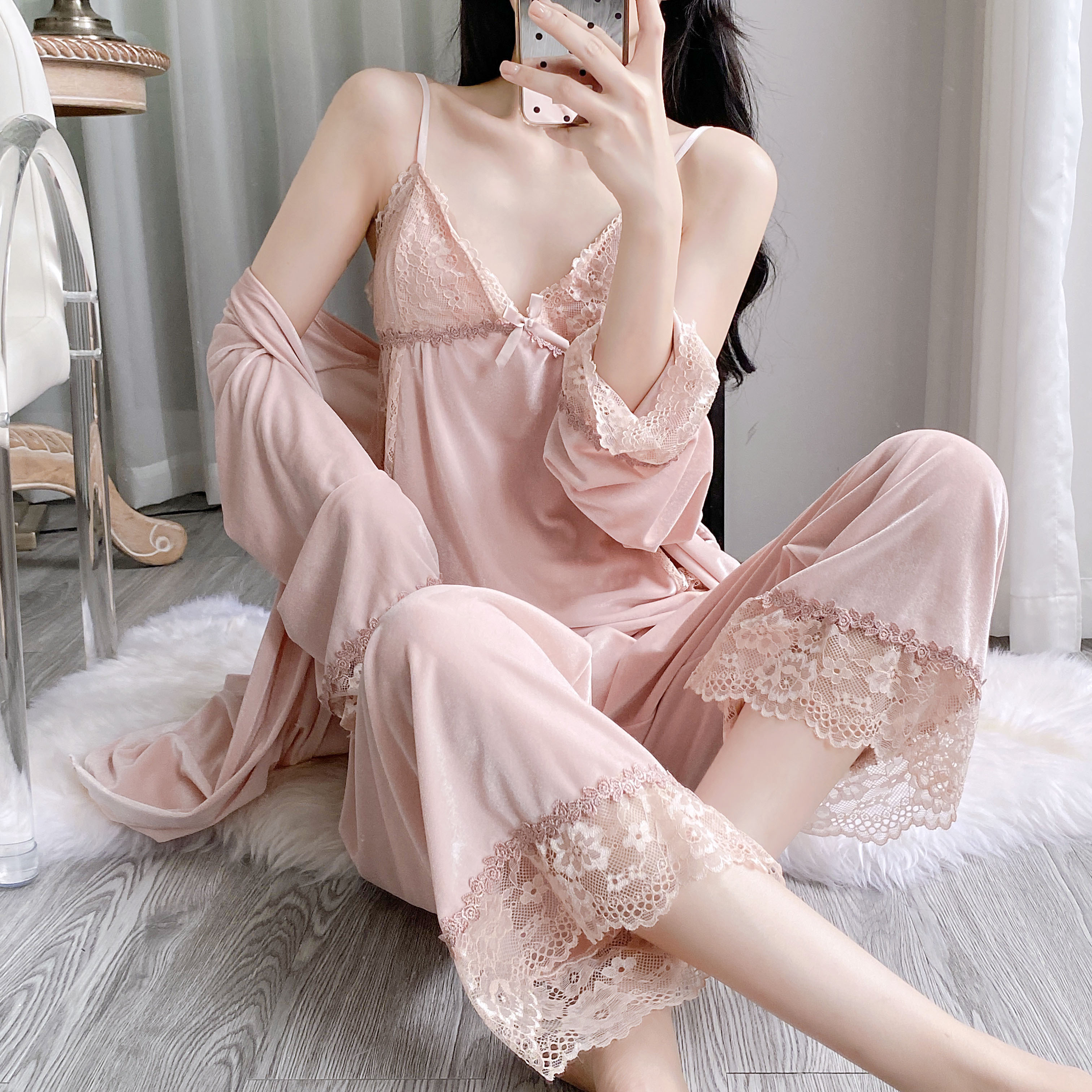 女款丝绒蕾丝性感睡衣新品尝鲜价