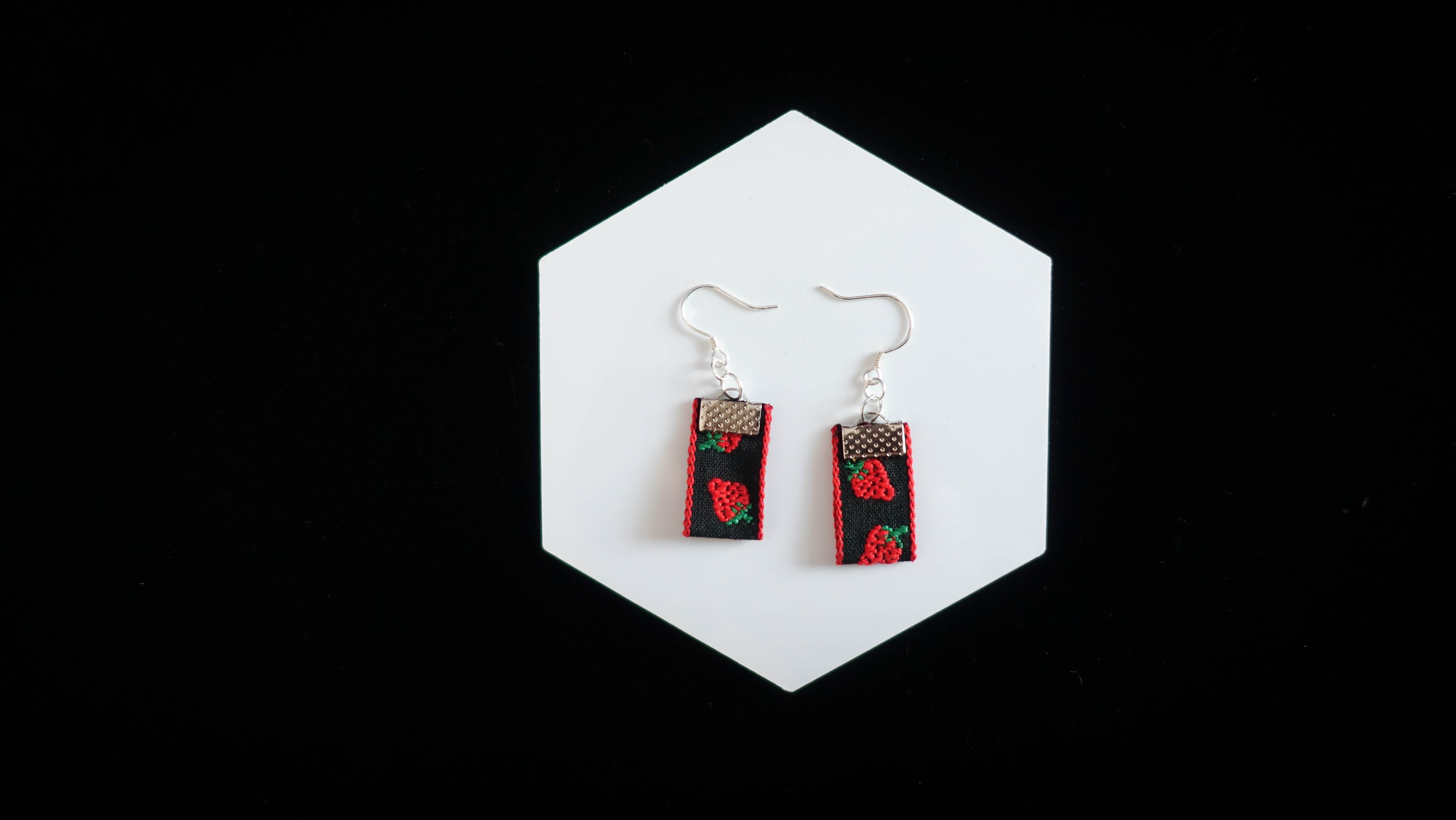 ¡¾ÑÀ¿Ú°×É̵꡿²ÝÝ®´ÌÐåÉÙÅ®²¼ÒÕ¶À¼ÒÔ´´ins chic925ÒøÊÖ¹¤¶ú»·