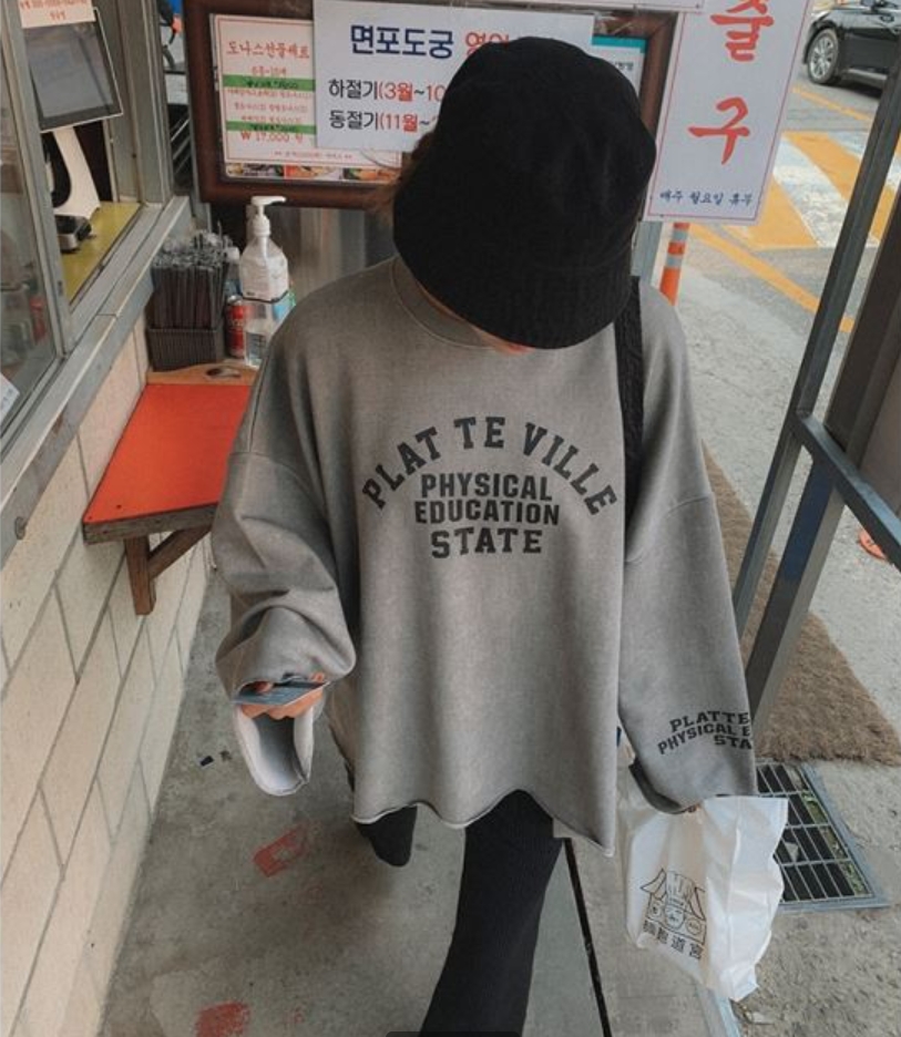 又A又时髦复古风字母宽松卫衣