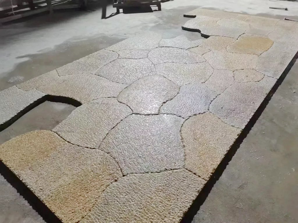 花岗岩地面多边形踏步 黄色的庭院脚步石 麻面道路铺路石板