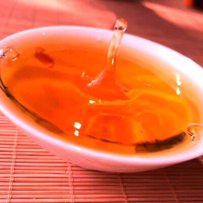 鑫凤凰红茶香气鲜爽，滋味浓强