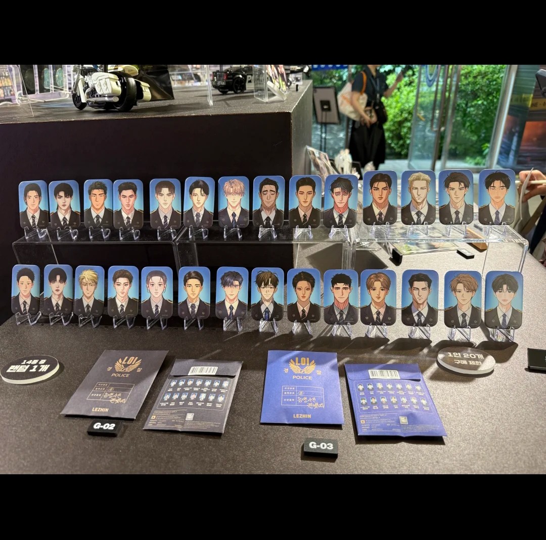【纸片人】韩漫周边韩国正品警察快闪攻受吧唧徽章随机一个