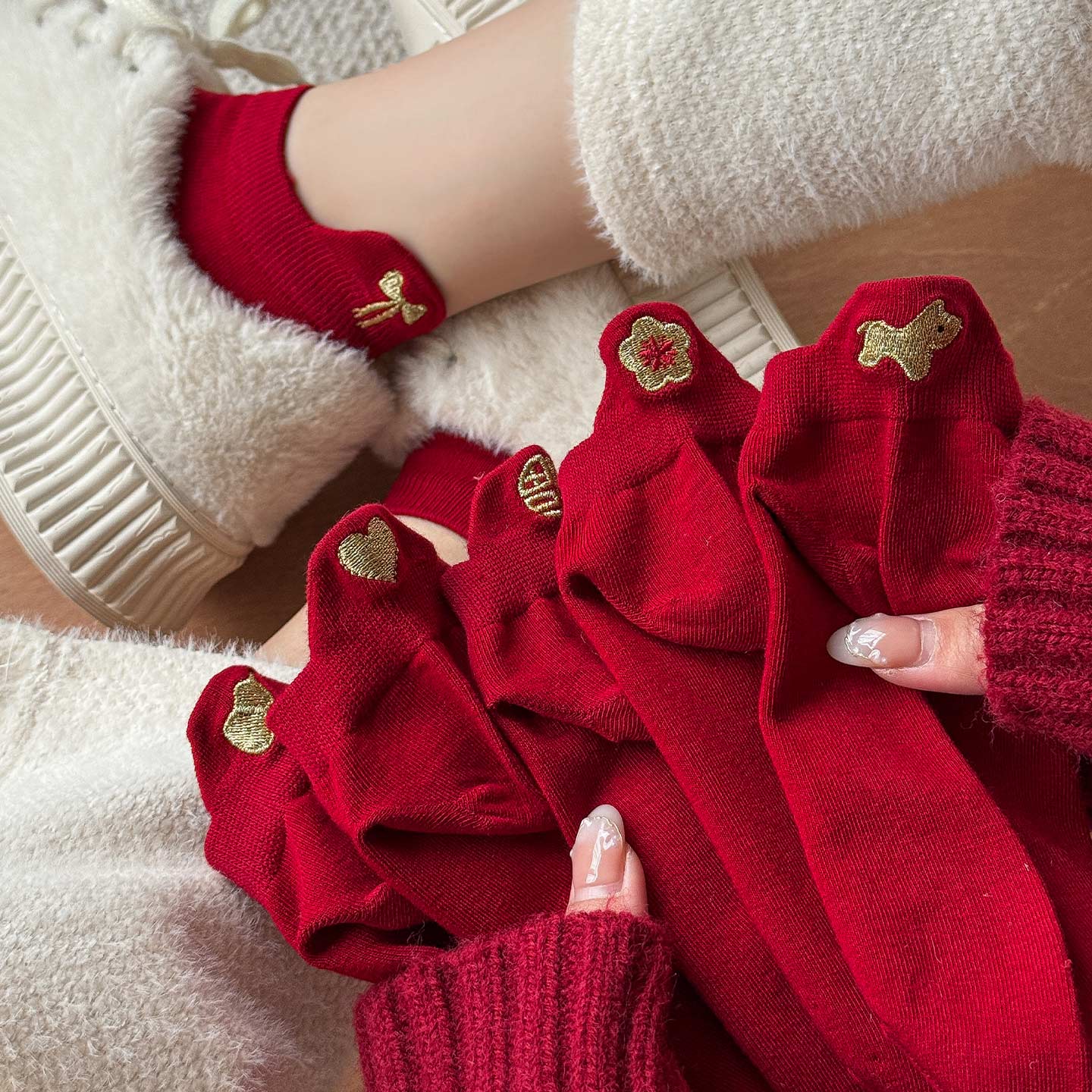 2026年属马大红色后跟刺绣无骨短袜女秋冬纯棉本命年结婚低帮船袜